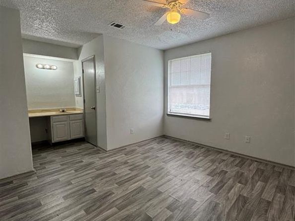 8005  Rothington Road  17, Dallas Texas 75227