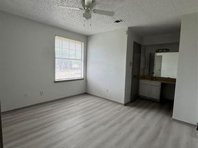 8005  Rothington Road  17, Dallas Texas 75227