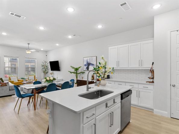 1903  Melinda Lane , Farmers Branch Texas 75234