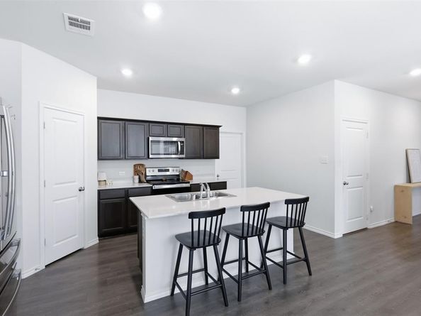 2200  Rustling Oaks Drive , Denton Texas 76209