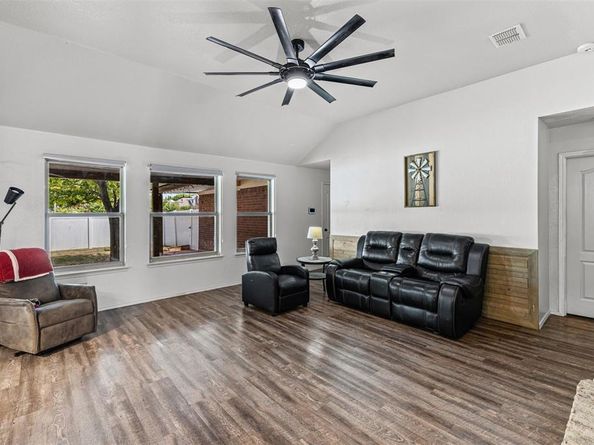 232  Laramie Lane , DeSoto Texas 75115