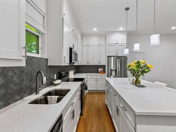2646  Greenhurst Drive , Farmers Branch Texas 75234