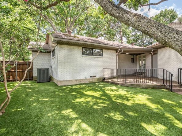 10857  Waterbridge Circle , Dallas Texas 75218