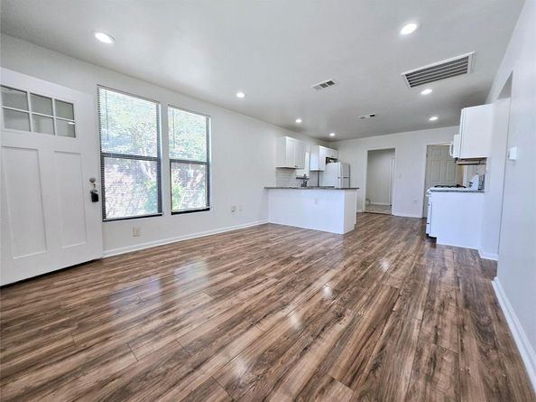 3818  Vilbig Road , Dallas Texas 75212