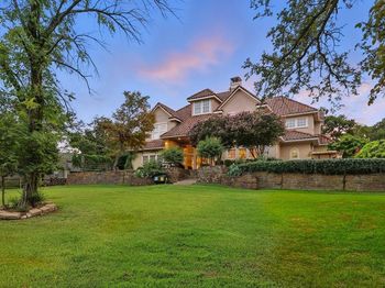 1211  Oak View  