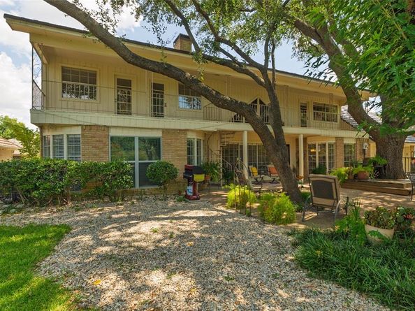 1404  Crowley Road , Arlington Texas 76012
