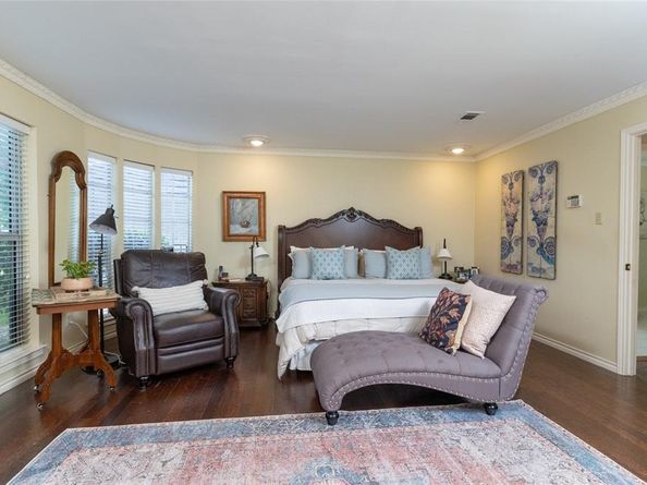 1404  Crowley Road , Arlington Texas 76012