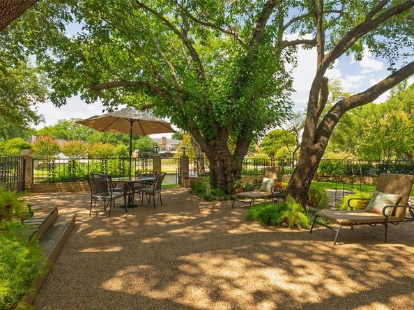 1404  Crowley Road , Arlington Texas 76012