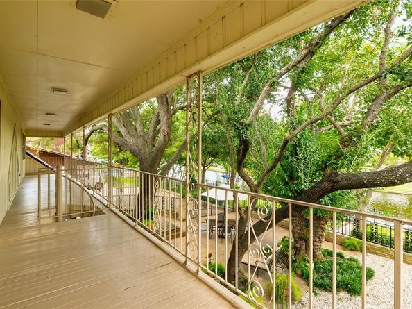 1404  Crowley Road , Arlington Texas 76012