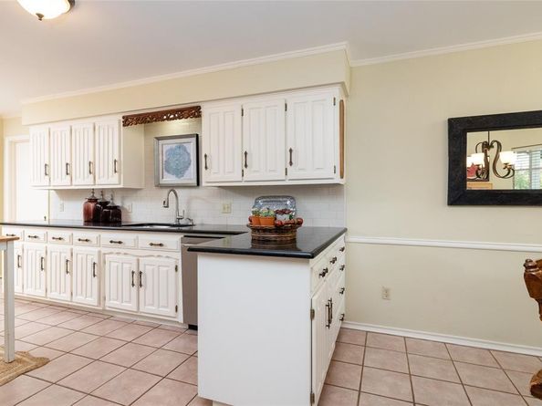 1404  Crowley Road , Arlington Texas 76012
