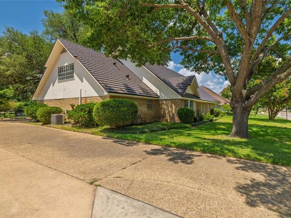 1404  Crowley Road , Arlington Texas 76012