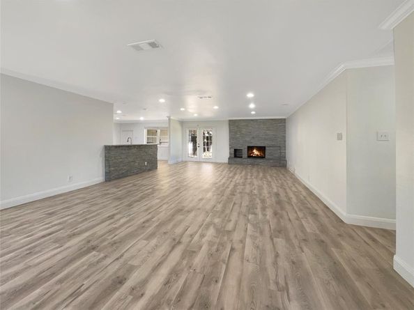 3855  Crest Cove Circle , Dallas Texas 75244