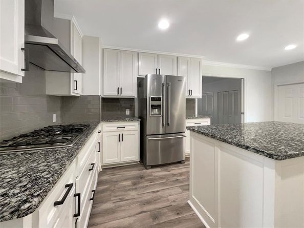 3855  Crest Cove Circle , Dallas Texas 75244