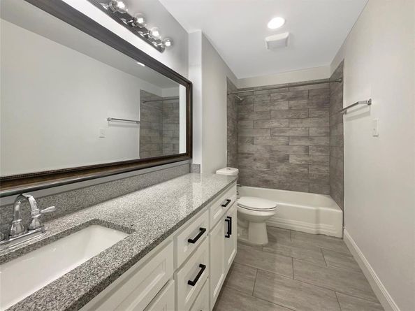 3855  Crest Cove Circle , Dallas Texas 75244