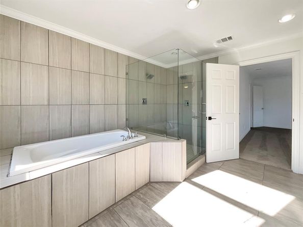 3855  Crest Cove Circle , Dallas Texas 75244