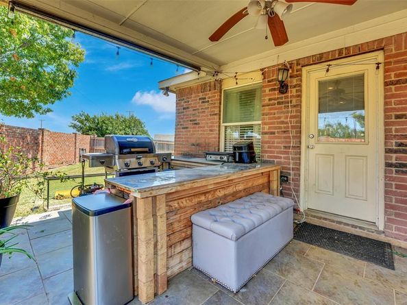 700  White Fields Way , Arlington Texas 76002