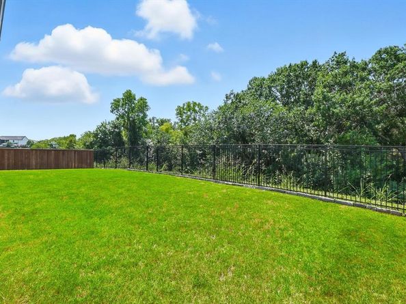1812  Coopers Hawk Drive , Arlington Texas 76005