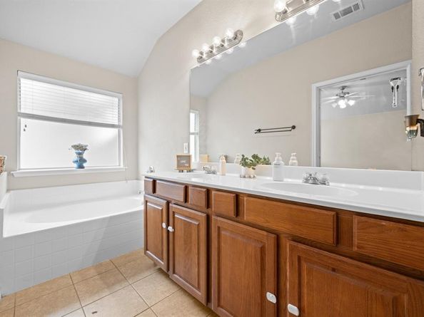 704  Poncho Lane , Fort Worth Texas 76052
