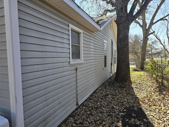 3603  Moberly Street , Fort Worth Texas 76119