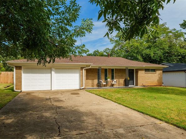 212  Belmont Street , Hurst Texas 76053