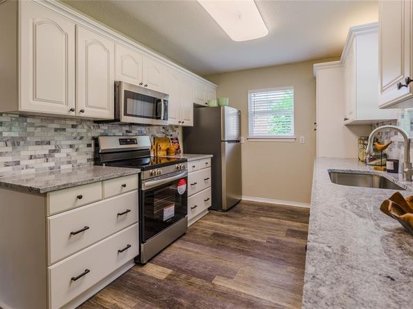 212  Belmont Street , Hurst Texas 76053