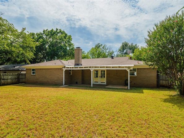 212  Belmont Street , Hurst Texas 76053