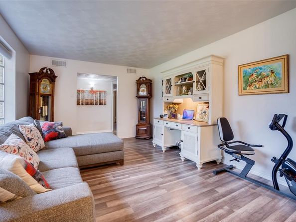 3228  Sharpview Lane , Dallas Texas 75228