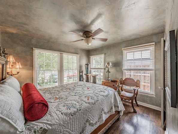 3022  Aster Street , Dallas Texas 75211