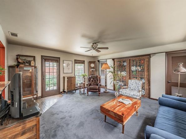 3022  Aster Street , Dallas Texas 75211