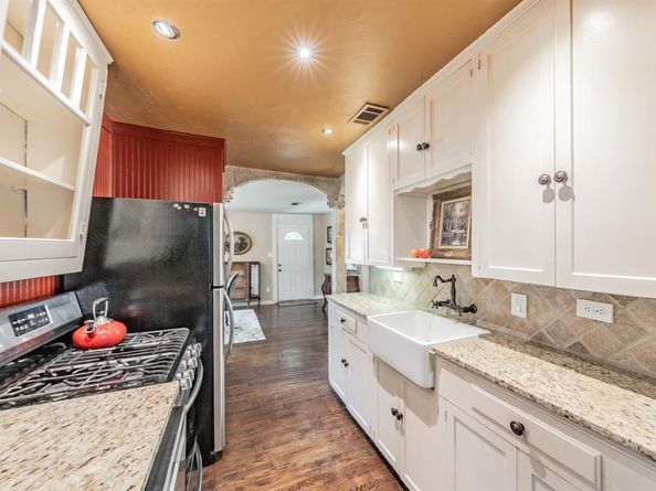 3022  Aster Street , Dallas Texas 75211
