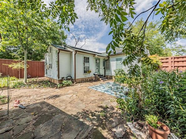 3022  Aster Street , Dallas Texas 75211