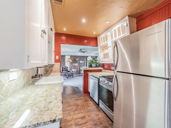 3022  Aster Street , Dallas Texas 75211
