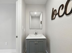 2222  Moser Avenue  115, Dallas Texas 75206