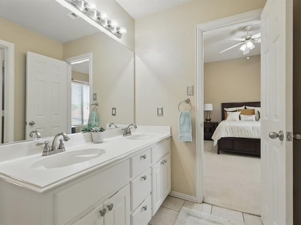 900  Shadow Ridge Drive , Highland Village Texas 75077