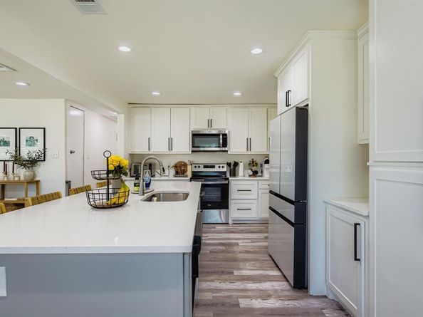 1601  Rindie Street , Irving Texas 75060