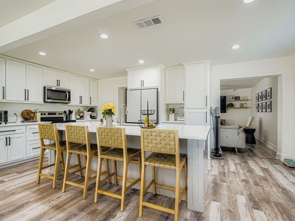 1601  Rindie Street , Irving Texas 75060