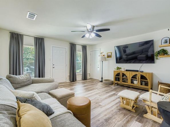 1601  Rindie Street , Irving Texas 75060