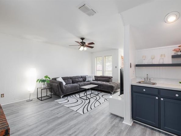 2405  Long Ridge Lane , Arlington Texas 76014