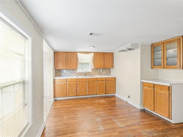 2837  Meaders Avenue , Fort Worth Texas 76112