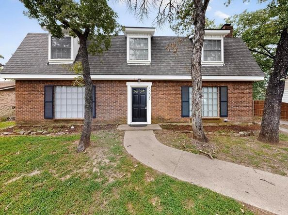 3205  Woodford Drive , Arlington Texas 76013