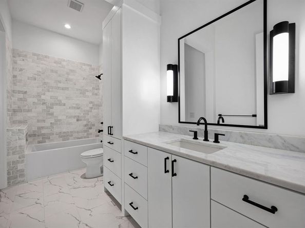 4807 W Hanover Avenue , Dallas Texas 75209