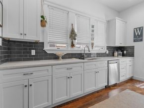222 S Edgefield Avenue , Dallas Texas 75208