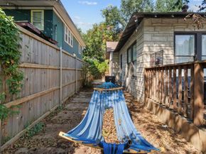 222 S Edgefield Avenue , Dallas Texas 75208