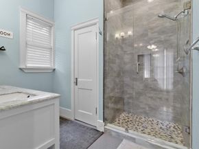 222 S Edgefield Avenue , Dallas Texas 75208