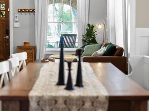 222 S Edgefield Avenue , Dallas Texas 75208
