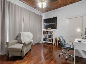 222 S Edgefield Avenue , Dallas Texas 75208