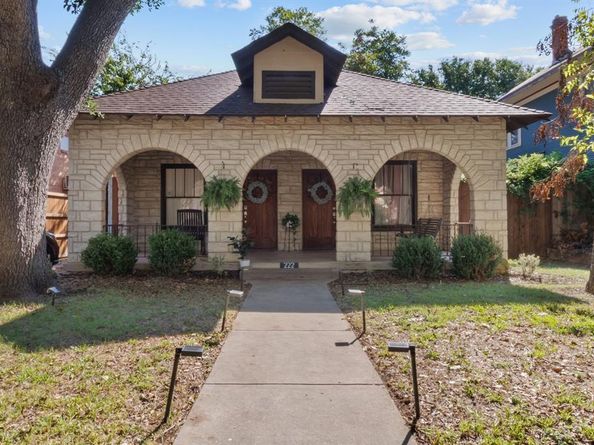 222 S Edgefield Avenue , Dallas Texas 75208