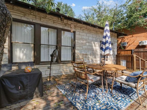 222 S Edgefield Avenue , Dallas Texas 75208