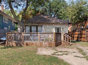 222 S Edgefield Avenue , Dallas Texas 75208