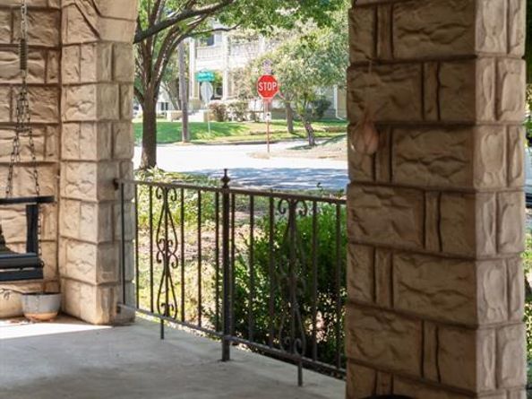 222 S Edgefield Avenue , Dallas Texas 75208